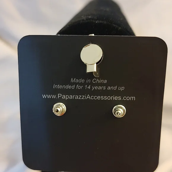 Paparazzi Brand Faux Pearl Tear Drop Shaped Earrings in Cream - Picture 2 of 5